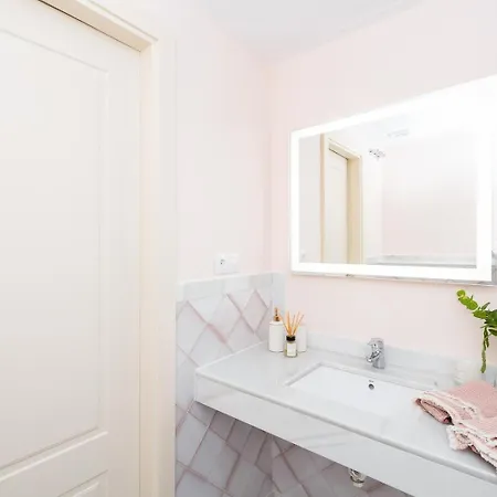 A Piece Of Heaven Over The Alhambra 2br Apartment Granada